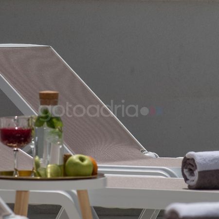 Villa Smaragd - Opal - Luxury Apt With Shared Pool And Private Hot Tub Makarska Exterior photo