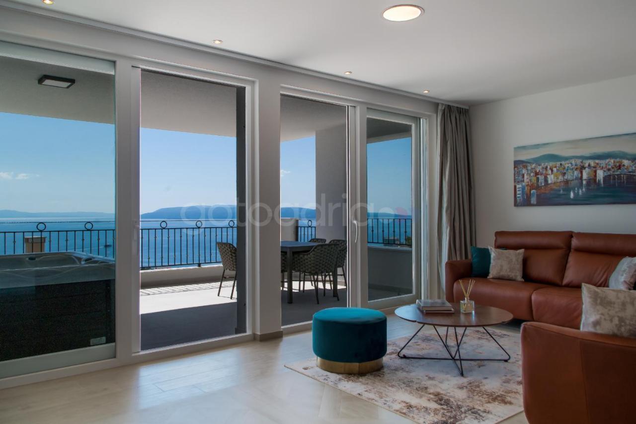 Villa Smaragd - Opal - Luxury Apt With Shared Pool And Private Hot Tub Makarska Exterior photo