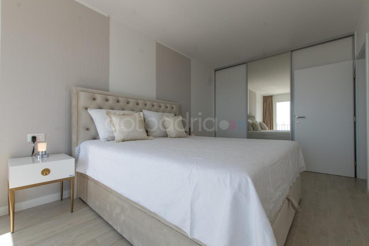 Villa Smaragd - Opal - Luxury Apt With Shared Pool And Private Hot Tub Makarska Exterior photo