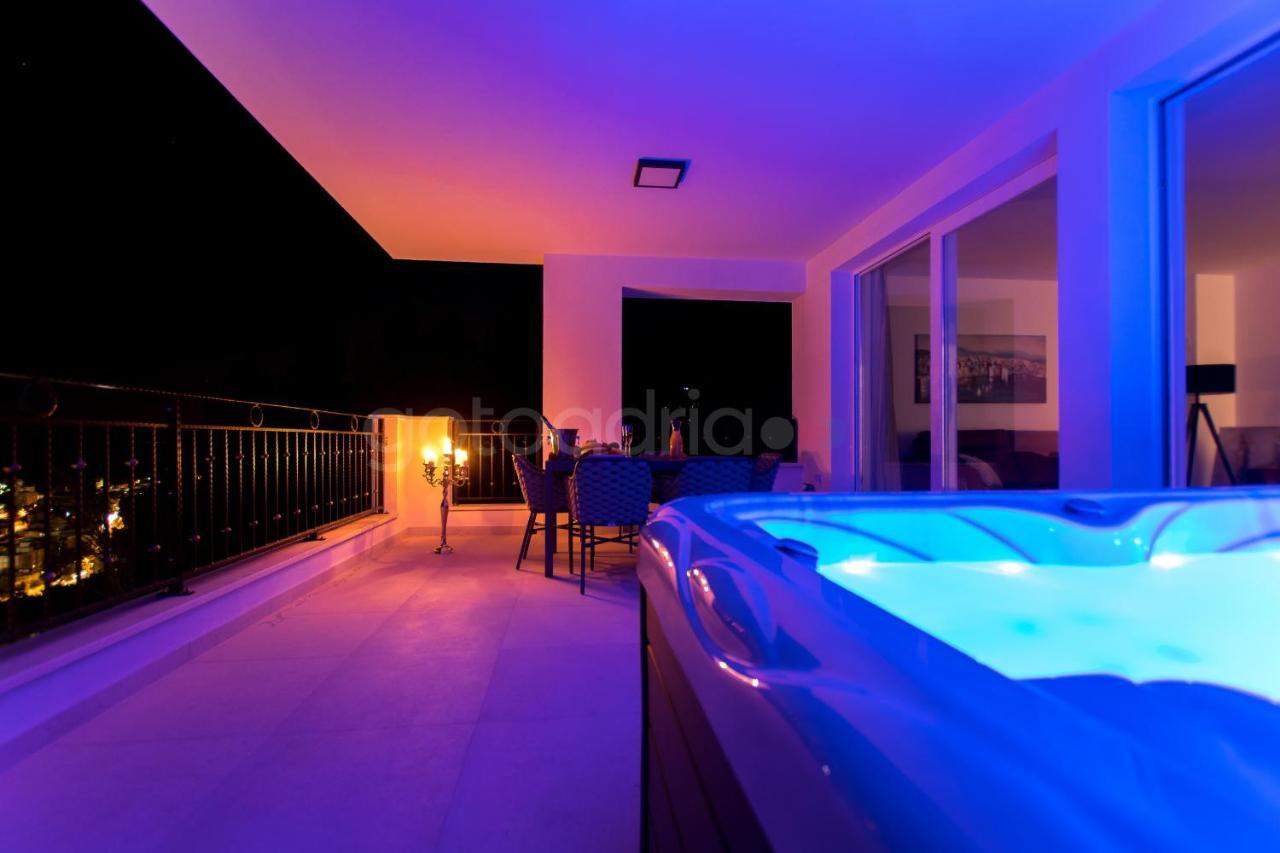 Villa Smaragd - Opal - Luxury Apt With Shared Pool And Private Hot Tub Makarska Exterior photo