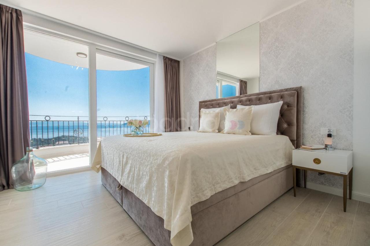 Villa Smaragd - Opal - Luxury Apt With Shared Pool And Private Hot Tub Makarska Exterior photo