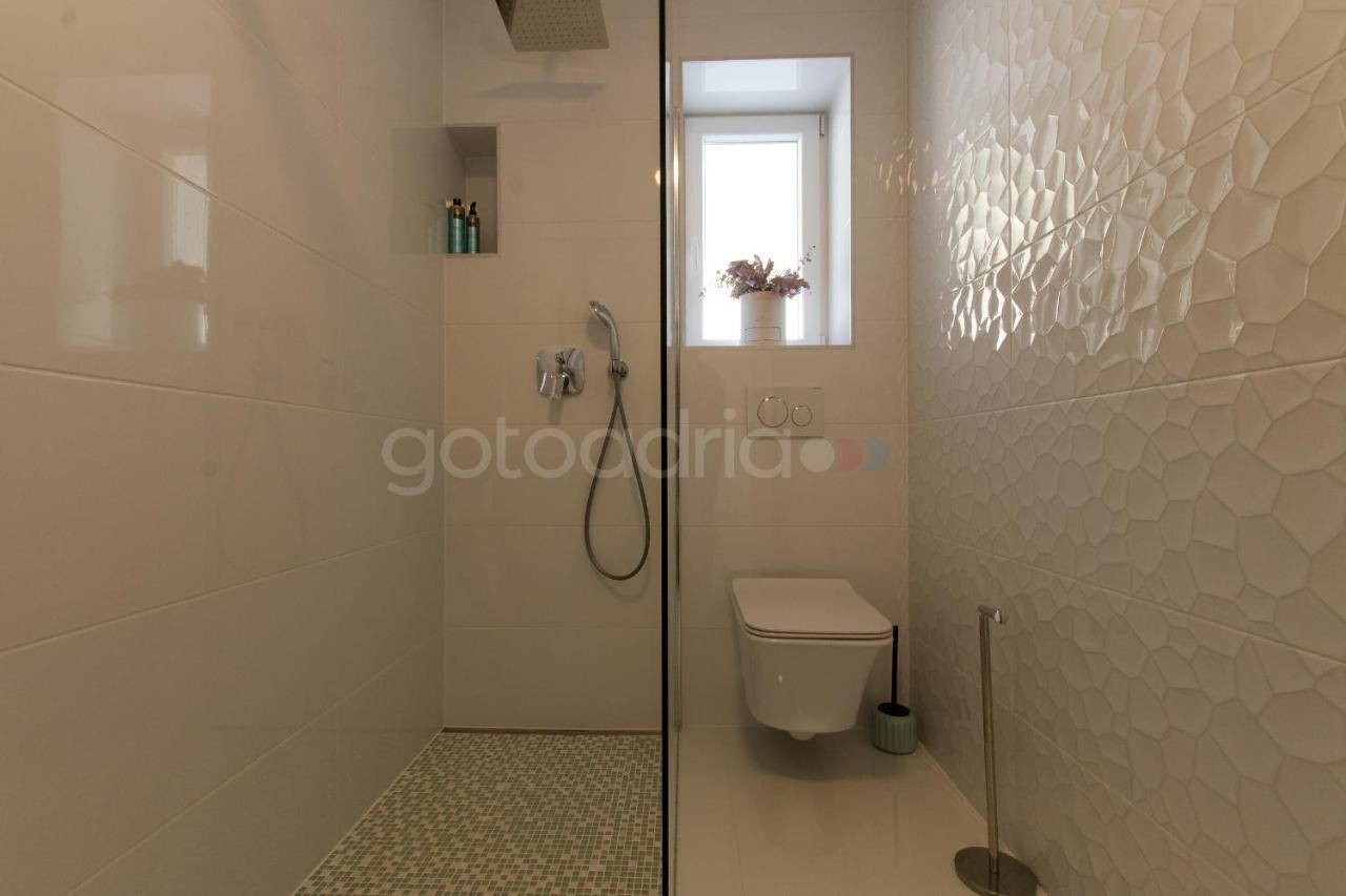 Villa Smaragd - Opal - Luxury Apt With Shared Pool And Private Hot Tub Makarska Exterior photo