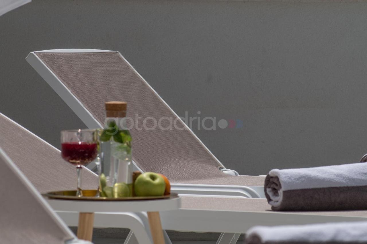 Villa Smaragd - Opal - Luxury Apt With Shared Pool And Private Hot Tub Makarska Exterior photo